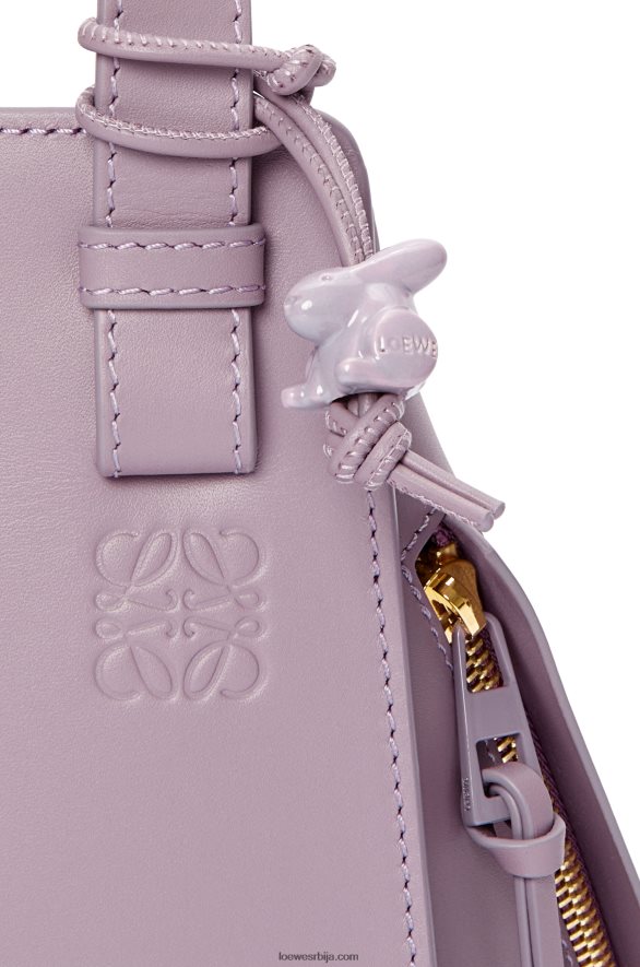 Loewe Жене компактна висећа мрежа од сатенске телеће коже бледа глазура од патлиџана HJTY312