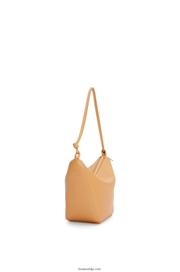 Loewe Жене мини хаммоцк хобо торба од класичне телеће коже топла пустиња HJTY323