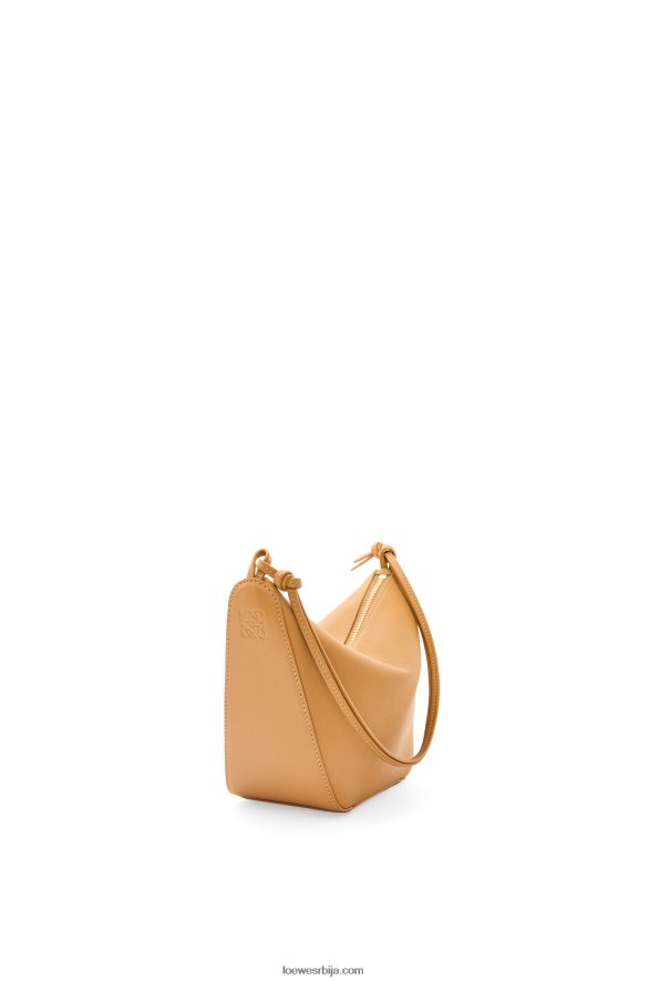 Loewe Жене мини хаммоцк хобо торба од класичне телеће коже топла пустиња HJTY323