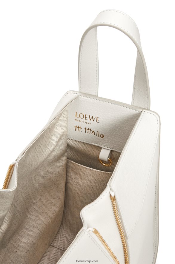 Loewe Жене маруја малло компактна торба за висећу мрежу од класичне телеће коже мека бела HJTY339