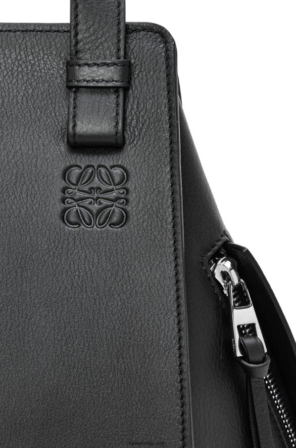 Loewe Жене мала торба за висећу мрежу од класичне телеће коже црн HJTY341
