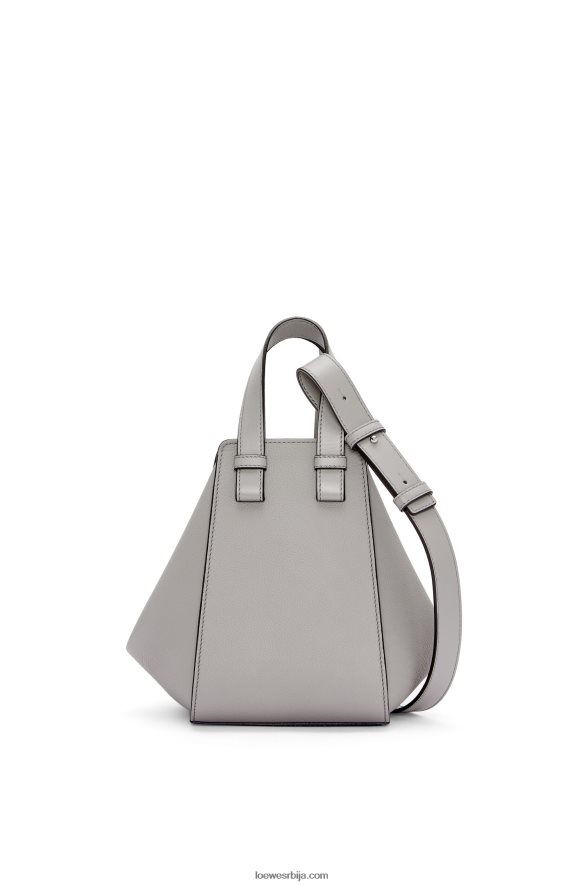 Loewe Жене компактна торба за висећу мрежу од мекане телеће коже бисерно сива HJTY342