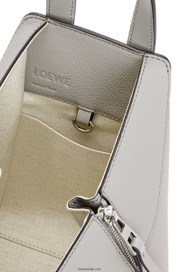 Loewe Жене компактна торба за висећу мрежу од мекане телеће коже бисерно сива HJTY342