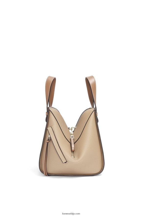 Loewe Жене компактна торба за висећу мрежу од мекане телеће коже песак HJTY344