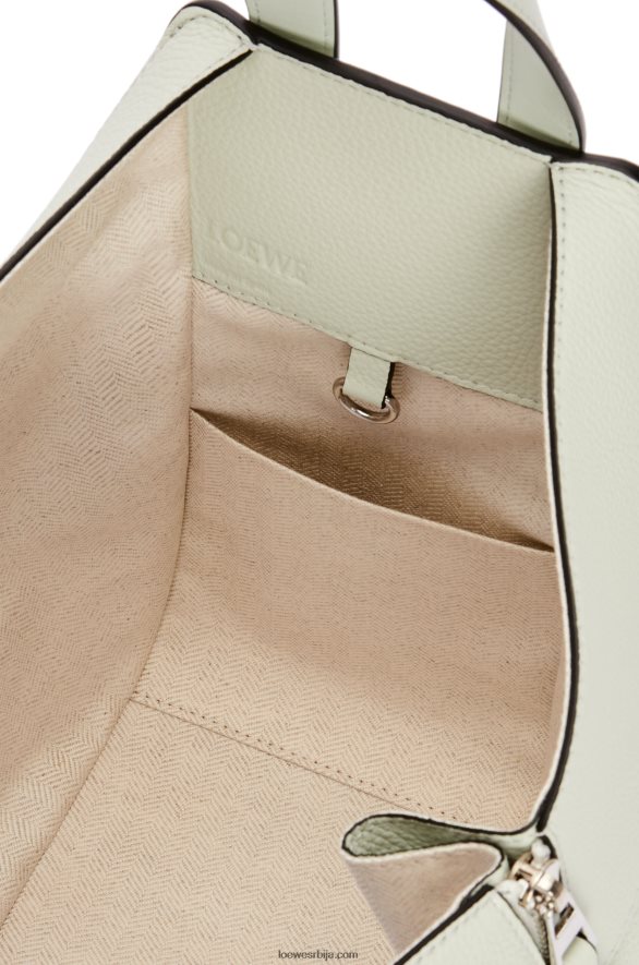 Loewe Жене мала торба за висећу мрежу од мекане телеће коже светли селадон HJTY370