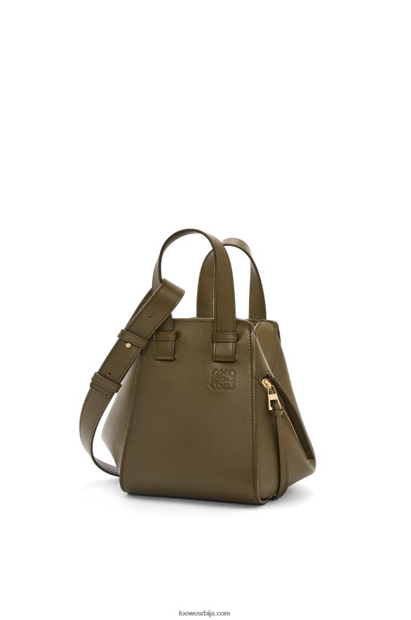 Loewe Жене висећа компактна торба од класичне телеће коже тамно каки зелена HJTY372