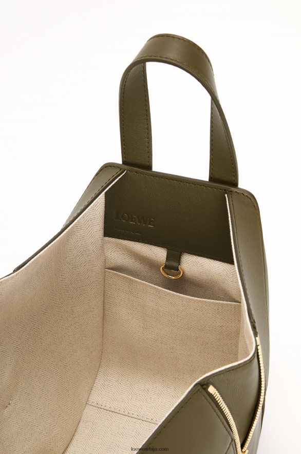 Loewe Жене висећа компактна торба од класичне телеће коже тамно каки зелена HJTY372