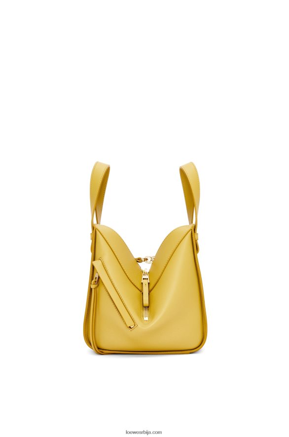 Loewe Жене висећа компактна торба од класичне телеће коже светло окер HJTY373