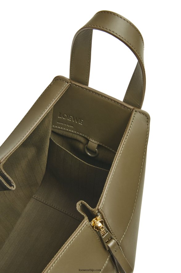Loewe Жене компактна висећа мрежа од сатенске телеће коже глазура од чајне прашине HJTY431