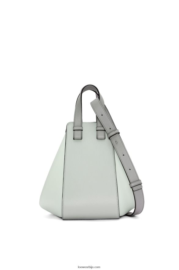 Loewe Жене мала торба за висећу мрежу од класичне телеће коже пепељасто сиви/светли селадон HJTY433