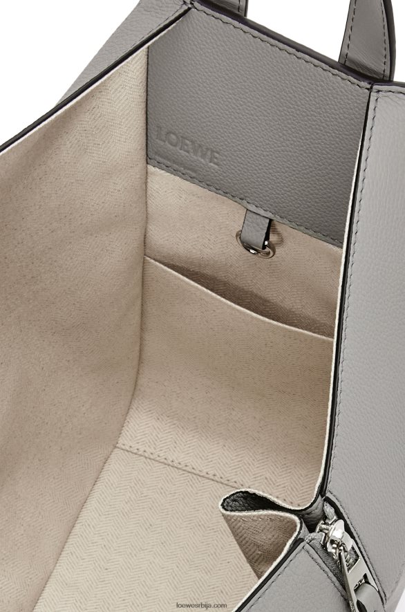 Loewe Жене мала торба за висећу мрежу од мекане телеће коже бисерно сива HJTY434