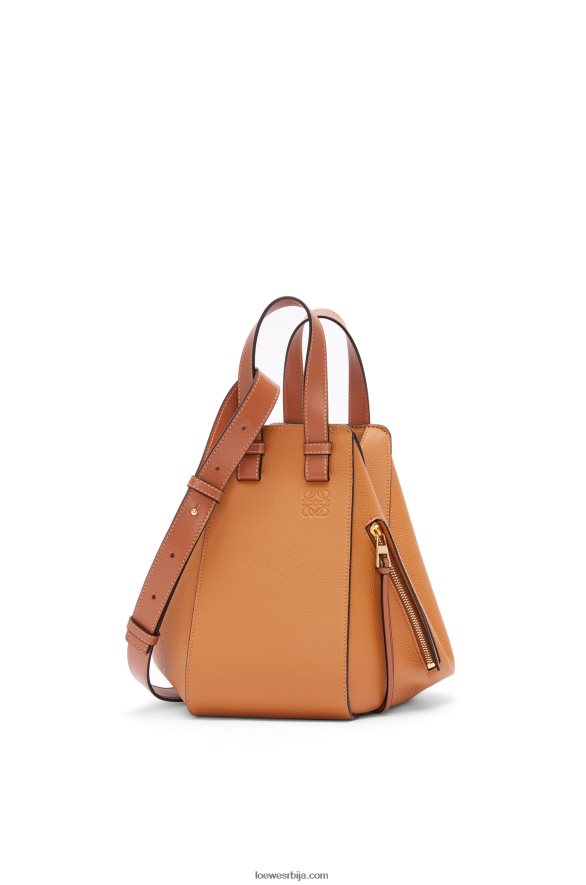 Loewe Жене мала торба за висећу мрежу од мекане телеће коже лагана карамела HJTY439