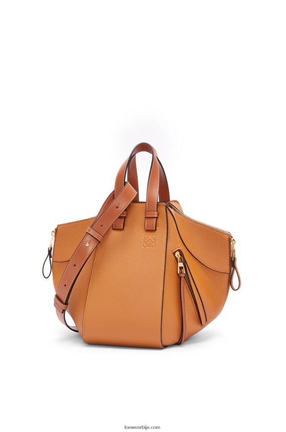 Loewe Жене мала торба за висећу мрежу од мекане телеће коже лагана карамела HJTY439