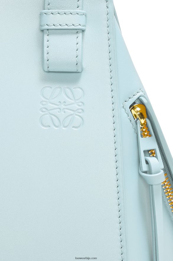 Loewe Жене хаммоцк компактна торба од сатенске телеће коже аквамарин HJTY460