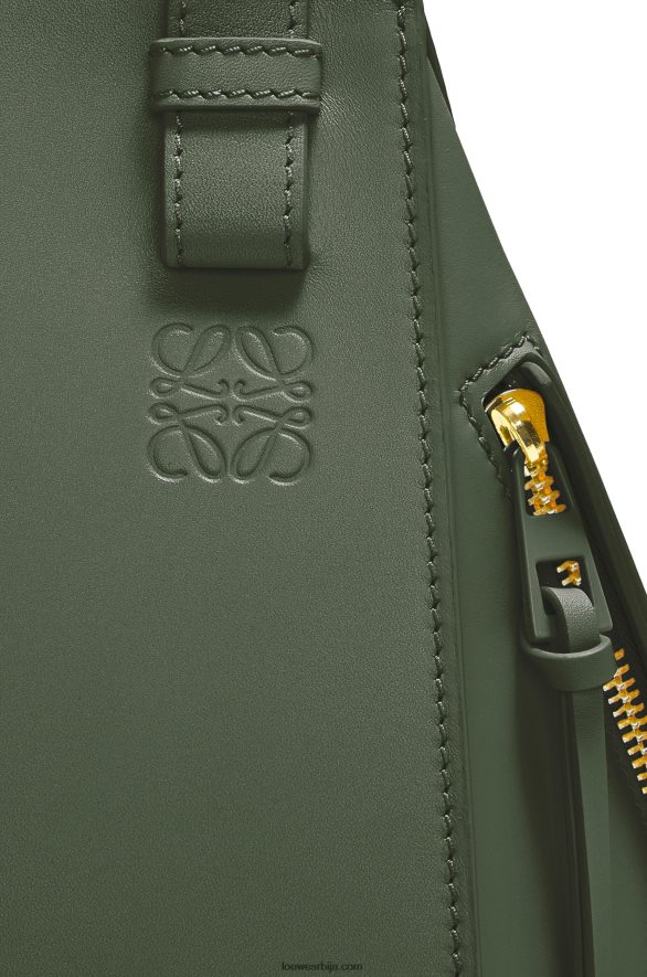Loewe Жене хаммоцк компактна торба од сатенске телеће коже винтаге каки HJTY461