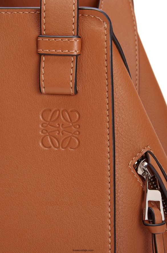 Loewe Жене мала торба за висећу мрежу од класичне телеће коже тан HJTY469