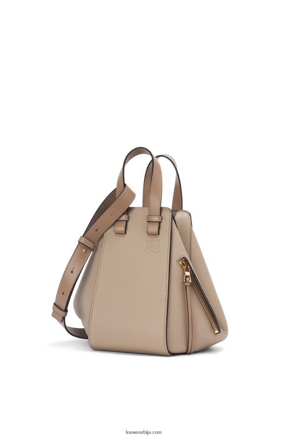 Loewe Жене мала торба за висећу мрежу од мекане телеће коже песак HJTY477