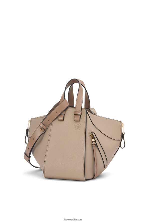 Loewe Жене мала торба за висећу мрежу од мекане телеће коже песак HJTY477
