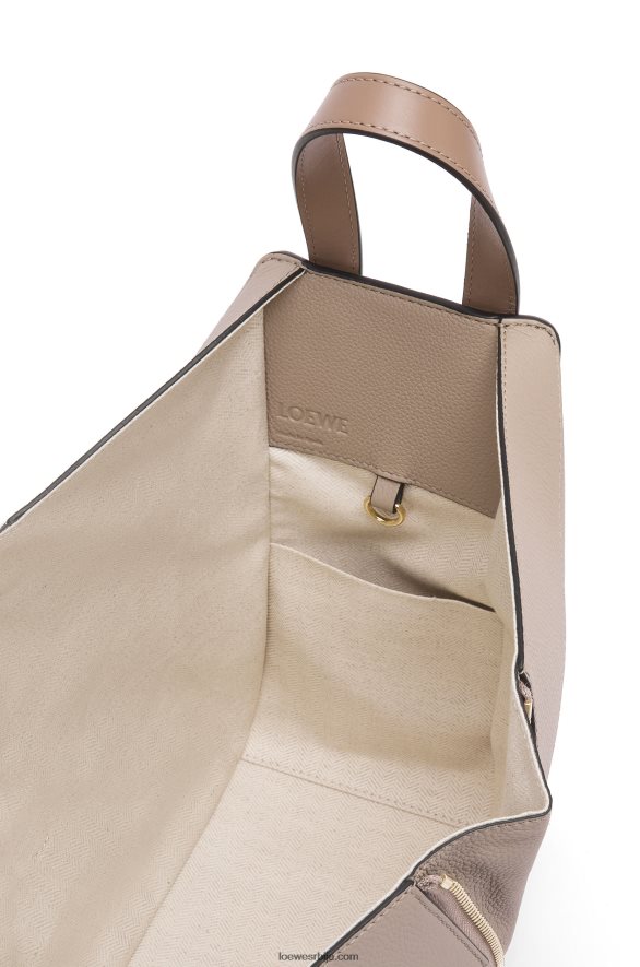 Loewe Жене мала торба за висећу мрежу од мекане телеће коже песак HJTY477