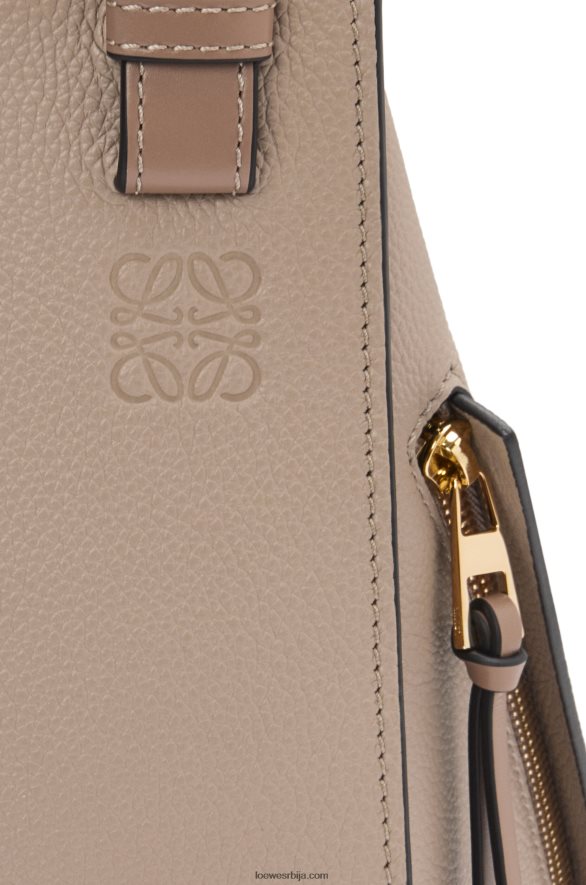 Loewe Жене мала торба за висећу мрежу од мекане телеће коже песак HJTY477