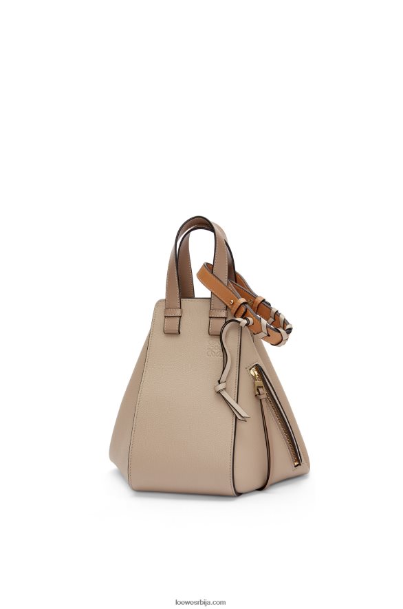 Loewe Жене мала торба за висећу мрежу од мекане телеће коже песак HJTY477