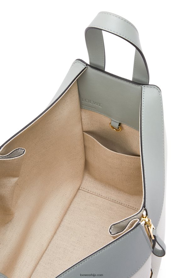 Loewe Жене мала торба за висећу мрежу од класичне телеће коже пепељасто сива/мермерно зелена HJTY514