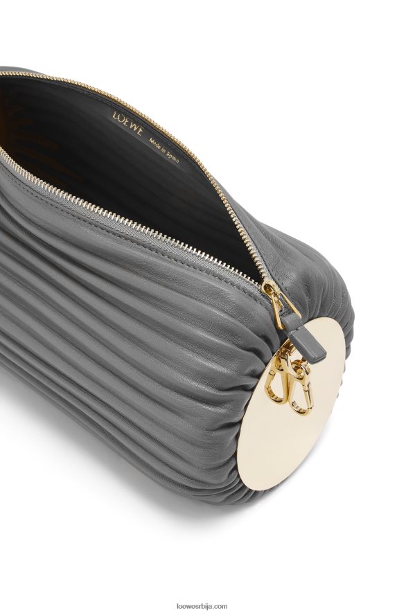 Loewe Жене торбица за наруквицу од напа телеће коже и месинга асфалт сива HJTY622