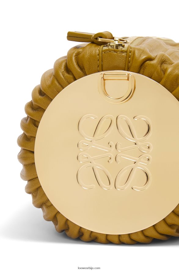 Loewe Жене торбица за наруквицу од напа телеће коже и месинга окер HJTY624