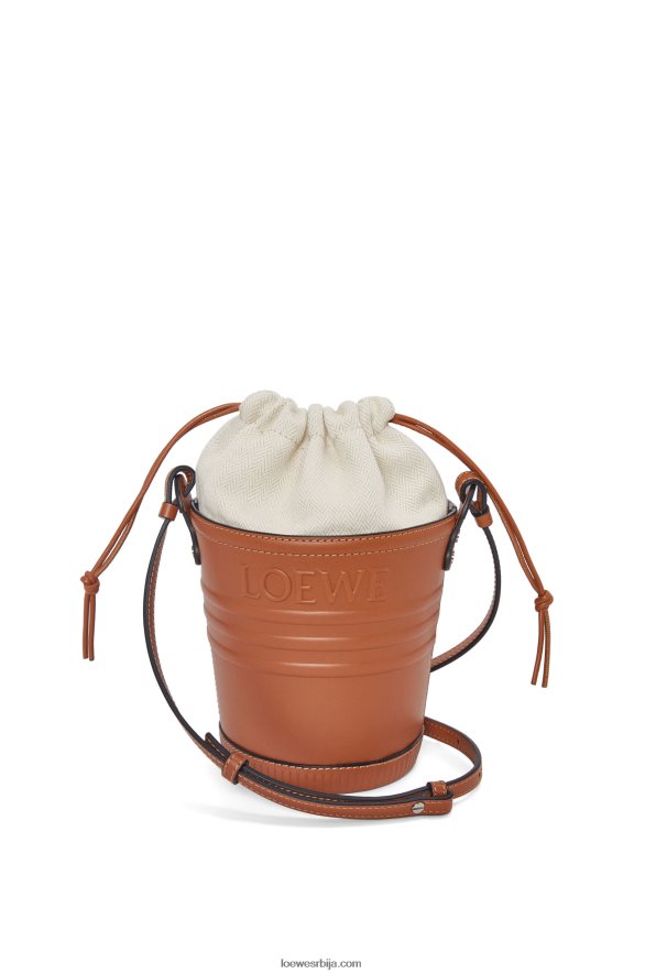Loewe Жене жардињерски џеп од телеће коже тан HJTY227