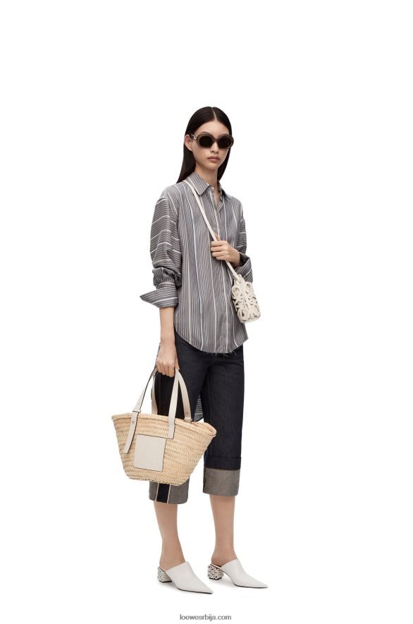 Loewe Жене џеп са анаграмским изрезом од класичне телеће коже и платна бела/екру HJTY558