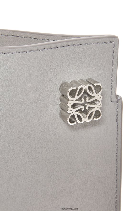 Loewe Жене џеп за коцкице од класичне телеће коже бисерно сива HJTY572