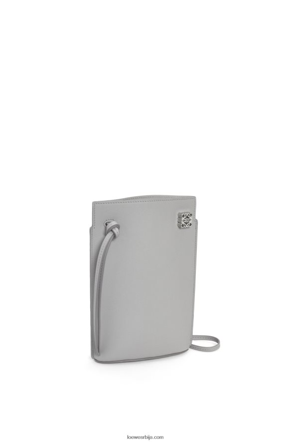 Loewe Жене џеп за коцкице од класичне телеће коже бисерно сива HJTY572