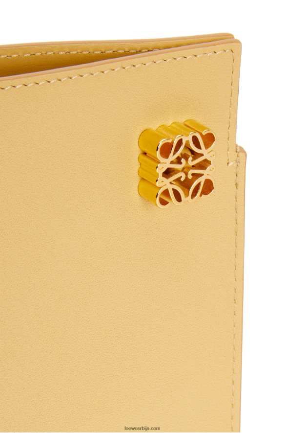 Loewe Жене џеп за коцкице од класичне телеће коже тамни путер HJTY574