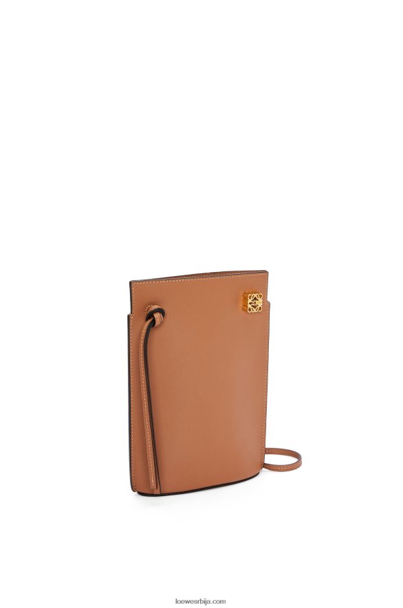 Loewe Жене џеп за коцкице од класичне телеће коже тан HJTY620