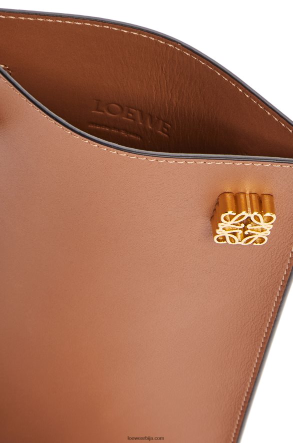 Loewe Жене џеп за коцкице од класичне телеће коже тан HJTY620