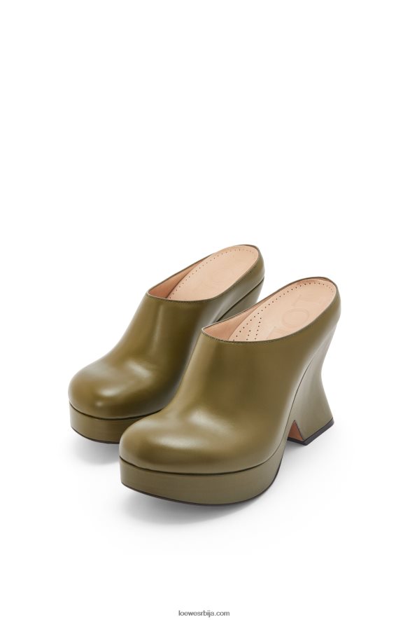 Loewe Жене терра клин кломпе од телеће коже маслина HJTY746