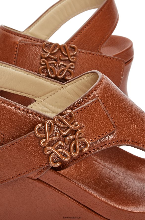 Loewe Жене лакоћа равна у јагњећој кожи тан HJTY682