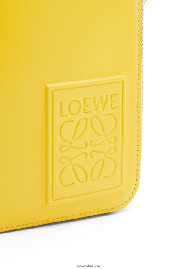 Loewe мушкарци вертикални џеп преко тела од сатенске телеће коже жута HJTY614