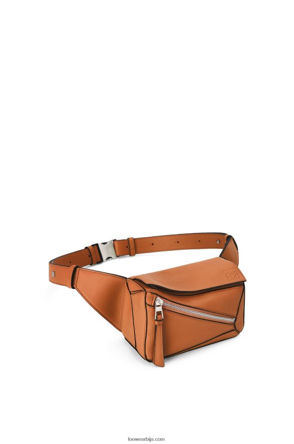 Loewe мушкарци мини пуззле бумбаг од класичне телеће коже тан HJTY278