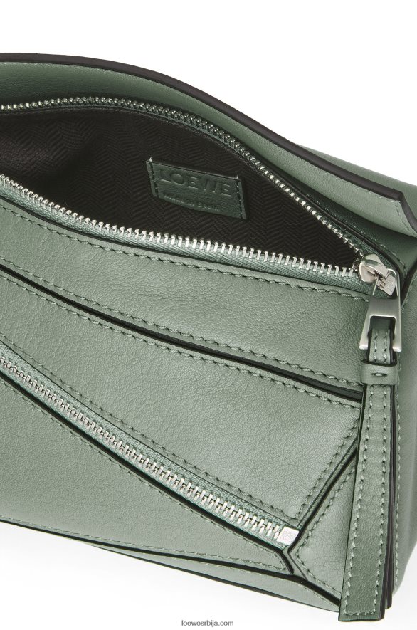 Loewe мушкарци мини пуззле бумбаг од класичне телеће коже тамна жалфија HJTY298