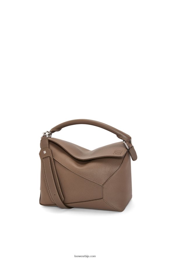 Loewe мушкарци торба за ивицу слагалице од зрнасте телеће коже тундра HJTY541