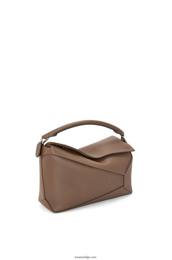 Loewe мушкарци торба за ивицу слагалице од зрнасте телеће коже тундра HJTY541