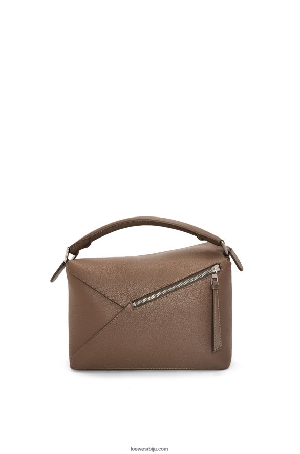 Loewe мушкарци торба за ивицу слагалице од зрнасте телеће коже тундра HJTY541