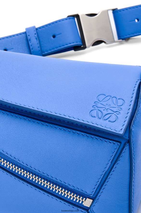 Loewe мушкарци мини пуззле бумбаг од класичне телеће коже приморско плаво HJTY547