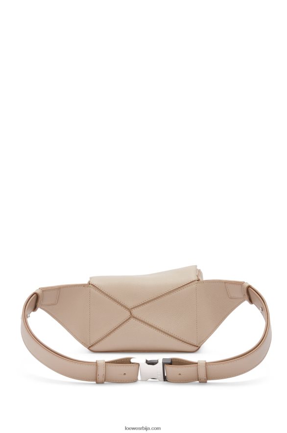 Loewe мушкарци мини пуззле бумбаг од класичне телеће коже песак HJTY548