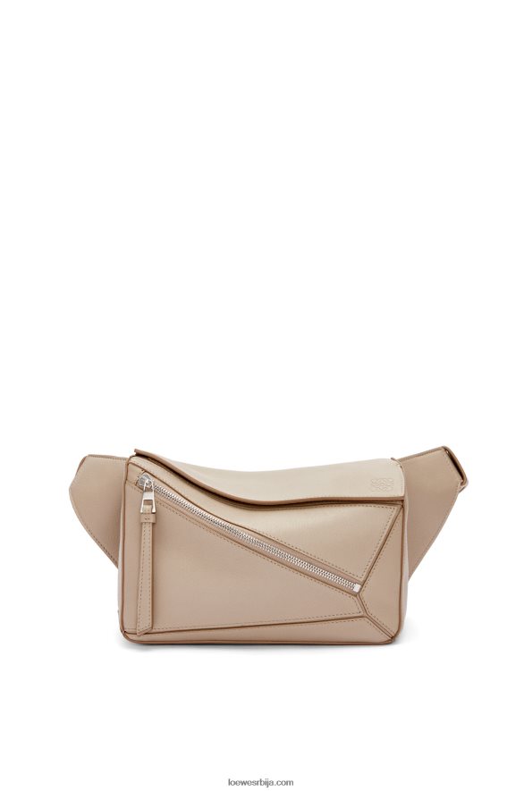 Loewe мушкарци мала слагалица од класичне телеће коже песак HJTY562