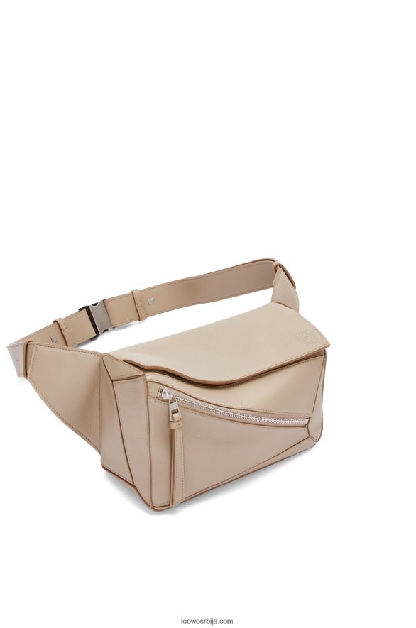 Loewe мушкарци мала слагалица од класичне телеће коже песак HJTY562
