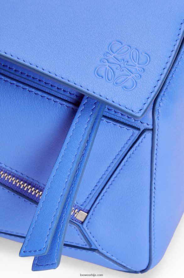 Loewe мушкарци мала слагалица од класичне телеће коже приморско плаво HJTY563