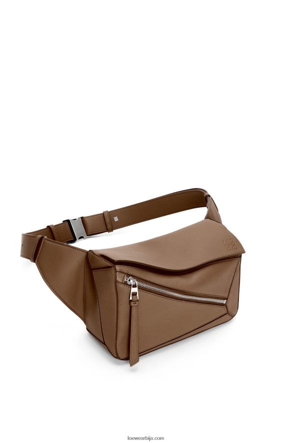 Loewe мушкарци мала слагалица од класичне телеће коже зима браон HJTY564