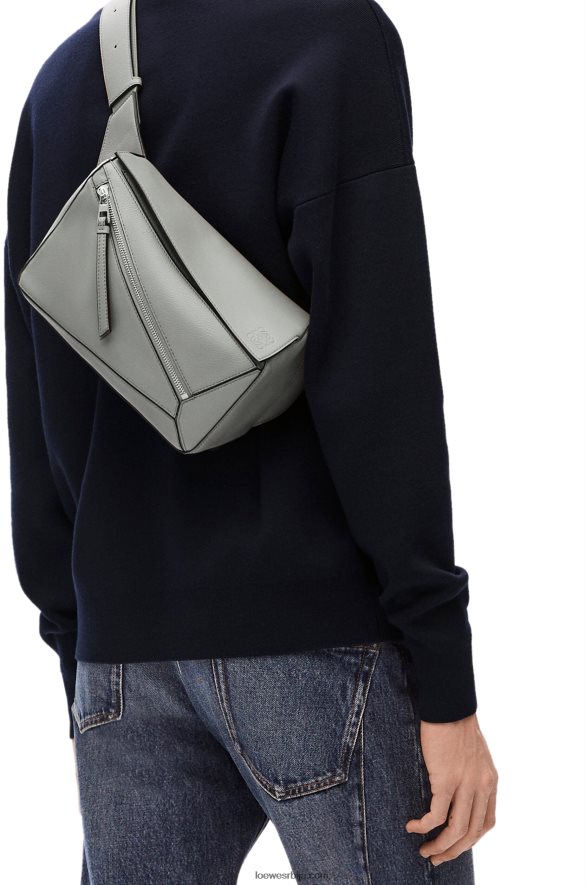 Loewe мушкарци мала слагалица од класичне телеће коже асфалт сива HJTY565